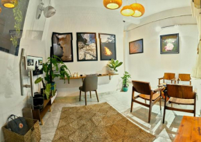 The Gallery House by She - D1 near Park n Tan Dinh market - Free Netflix